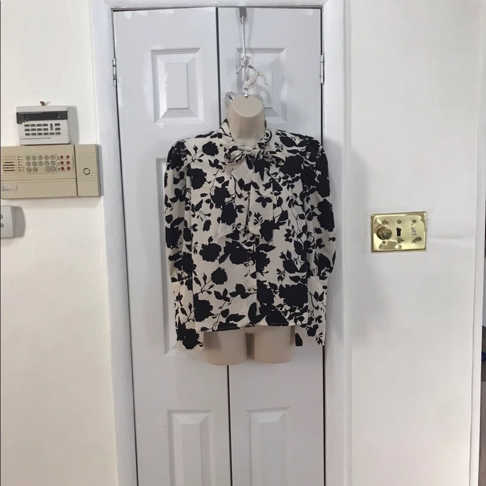 Who What Wear White Black Floral Long Sleeve Blouse